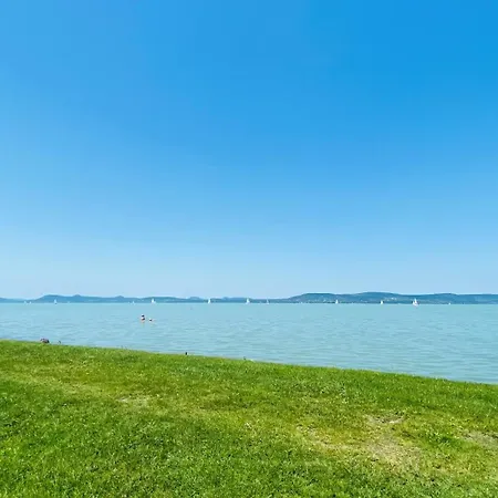 Lägenhet Sunshine At The Balaton - 100m From The Beach, Walking Distance From Centrum, Shops And Restaurants