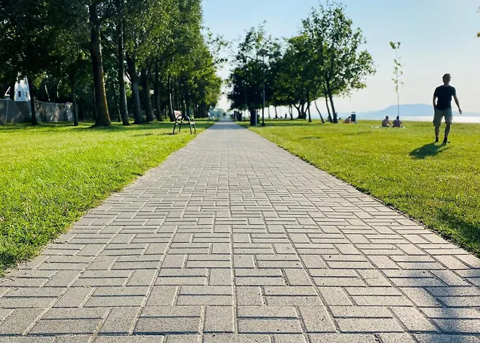 Sunshine At The Balaton - 100m From The Beach, Walking Distance From Centrum, Shops And Restaurants 公寓 *